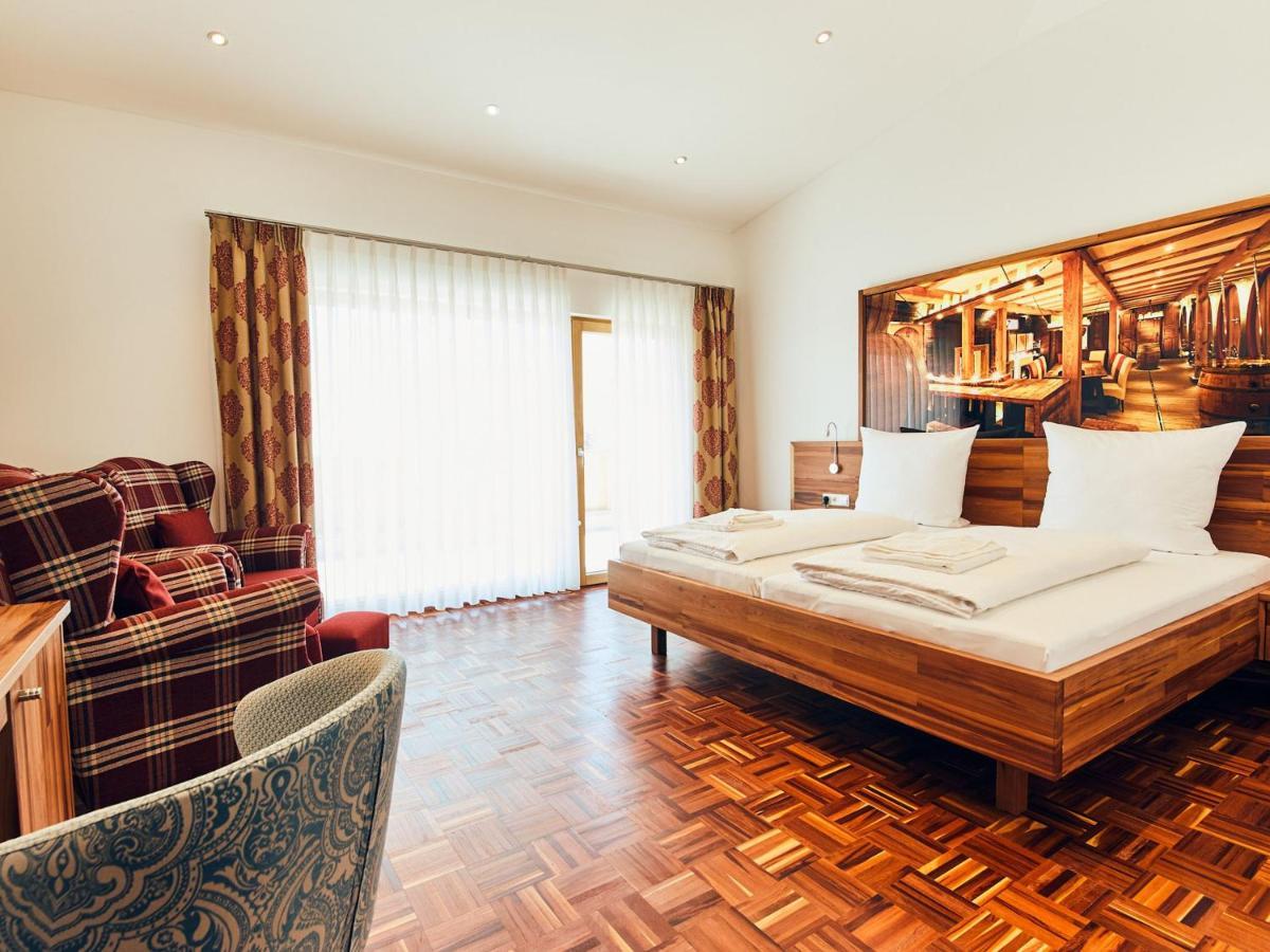 Hotel Hornstein - Weingut, Vinothek & Gastronomie Ноненхорн Екстериор снимка