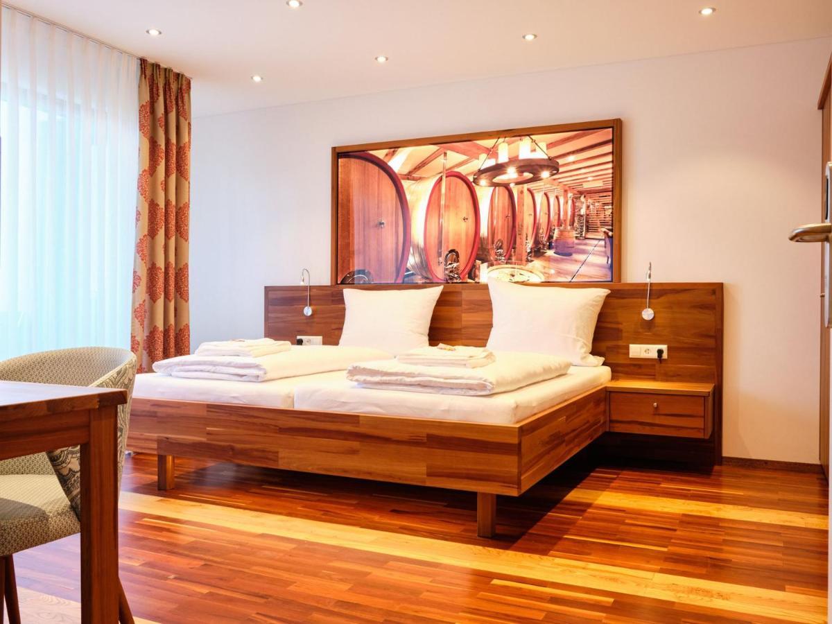 Hotel Hornstein - Weingut, Vinothek & Gastronomie Ноненхорн Екстериор снимка
